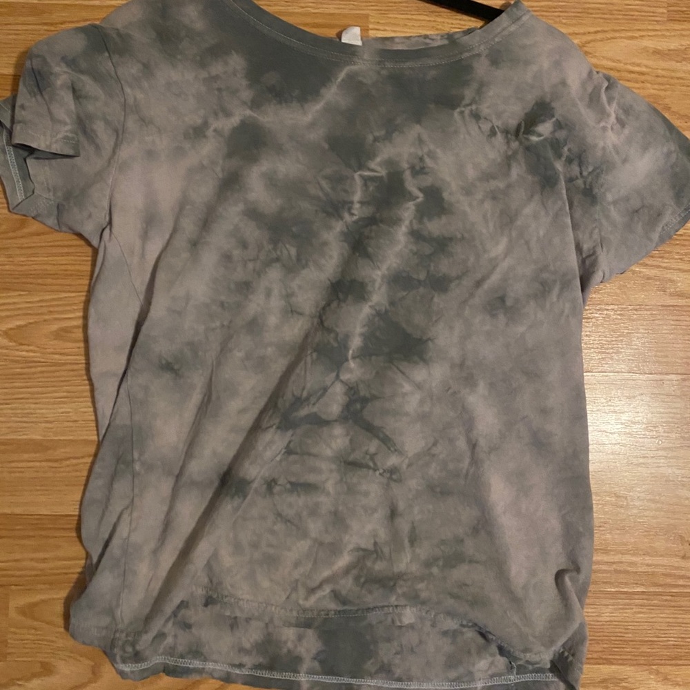 ✨5 for 25✨Gray tye die shirt